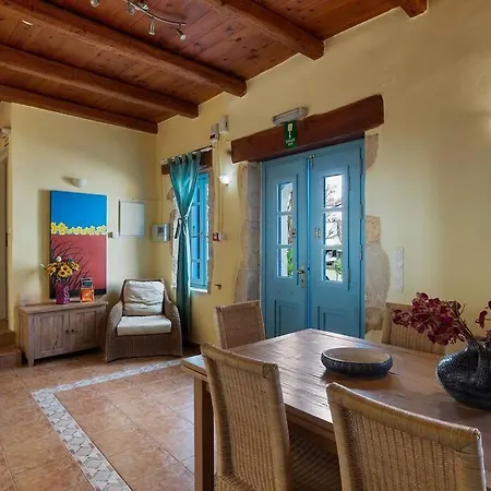 Epavlis Villa, Plaka Kalyves