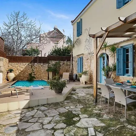 Epavlis Villa, Plaka *