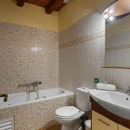 Epavlis Villa, Plaka *