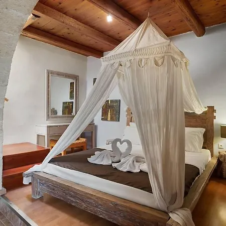 Epavlis Villa, Plaka Kalyves