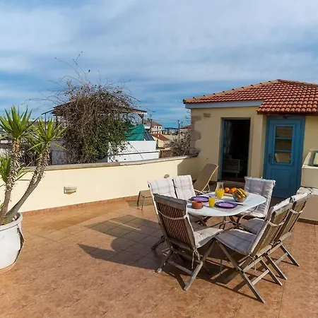 Epavlis Villa, Plaka Villa